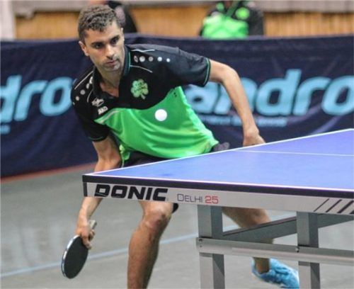 Florian Ludwig drehte sein zweites Einzel im Entscheidungssatz zur 6:2-Führung.Foto Gerhard Erlich