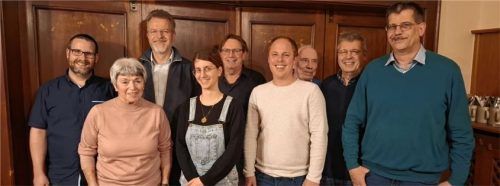 Freuen sich über ein erfolgreiches Jahr: (von links) Schriftführer Sebastian Breu, Beisitzerin Irmi Ernst, Kassier Hans Ziegler, Beisitzerin Jana Giebel, Beisitzer Dieter Kannengießer, Revisoren Martin Linhuber und Albert Hamberger, Zweiter Vorsitzender Franz Petzinger, Vorsitzender Stefan Reischl. Nicht auf dem Foto ist Beisitzer Nik Kannengießer.Foto re