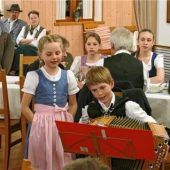 Jugend der 18er Trachtenvereine singt und musiziert