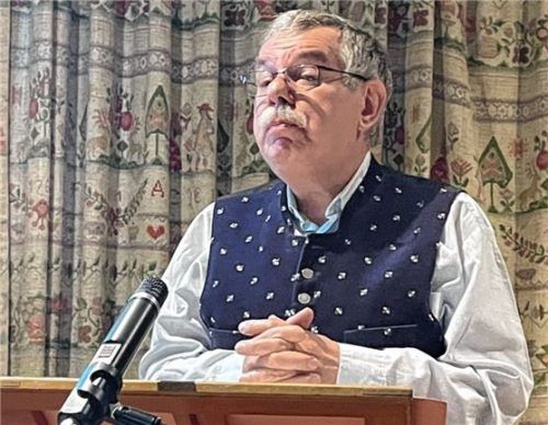 Gustl Lex bei seinem engagierten Vortrag. Foto re