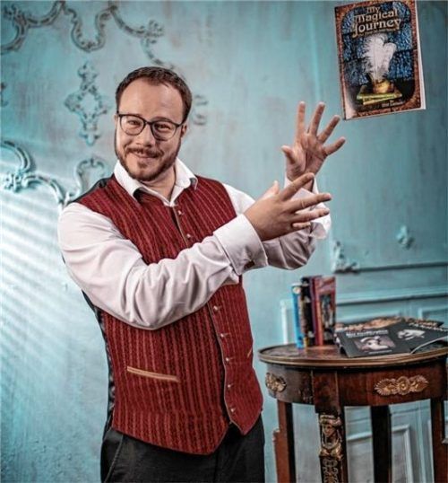 Kommt am 9. Mai nach Rosenheim: Der Zauberkünstler und Schauspieler Max Schneider. Mit seiner Show will er Glücksgefühle verursachen. Foto König
