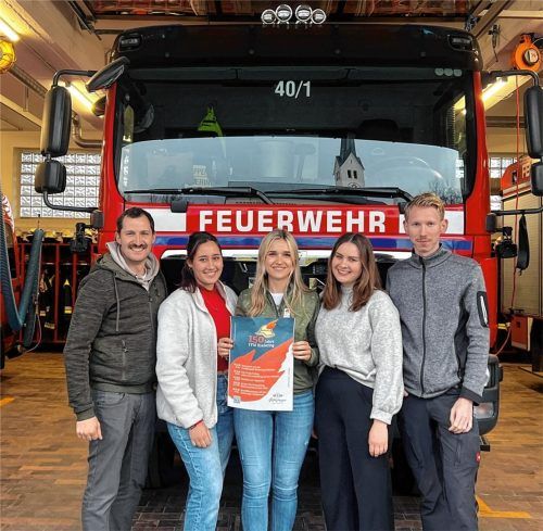 Kümmern sich um den Instagram-Account der Feuerwehr: (von links) Florian Weigel, Ronja Moosrainer, Marina Rumpl, Irmi Kalbas und Korbinian Schmitzberger. Foto Feuerwehr Riedering