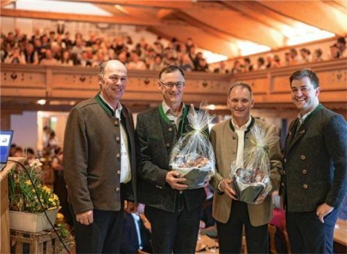 Martin Weber, wiedergewählter Erster Vorsitzender, Michael Grimm, Obmann, Hans Kellerer, Obmann, Michael Höhensteiger, MR-Geschäftsführer.Foto re