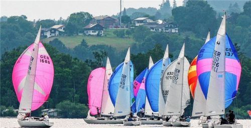 Mit 70 Regatten wird im Chiemgau in dieser Segelsaison allerhand los sein.Foto Niessen