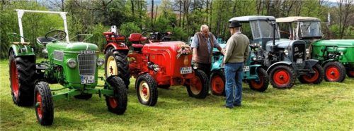 Mit frisch polierten Oldtimern in die neue Saison. Foto strim