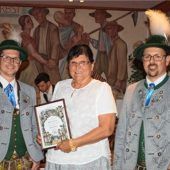 Trachtler feiern Jubiläen und Ehrenmitgliedschaft