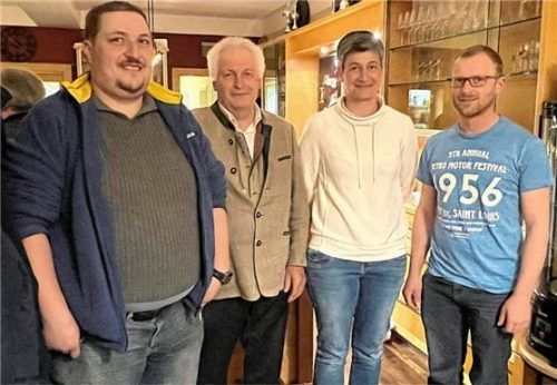 Neues Team: (von links) Martin Leutner (Obmann Eggstätt), Vorsitzender Sebastian Stöcklhuber, Martina Urban (Obfrau Altenmarkt und Rabenden), Beisitzer Andreas Neubauer. Foto re