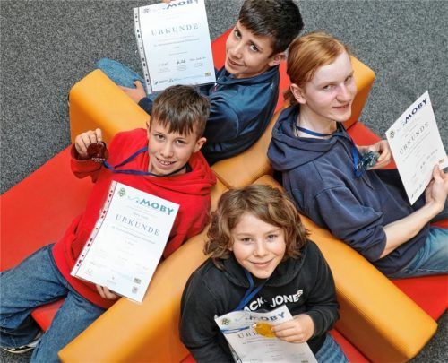 Paul Arnold (oberer Bildrand), und gegen den Uhrzeigersinn Moritz Arnold, Valentin Huber, Elias Gottfriedsen.Foto SFG