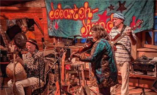 Sorgten mit ihrer Musik für gute Stimmung: (von links) Vengai Manyanga, Tormenta Jobarteh, Mama Miriama und Felix Occhionero.Foto benekam