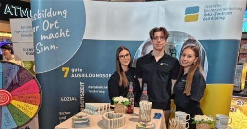 Teilten ihre Erfahrungen mit den Azubis von morgen: (von links) Ausbilderin Melanie Weidler, Lukas Zernick und Mina Nikolic.