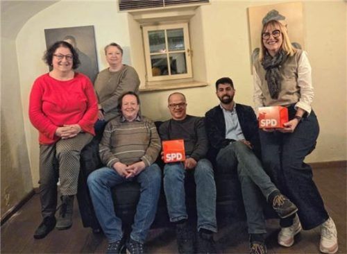 Trafen sich im Rahmen der Jahresversammlung: (von links) Judith Schäfer, Susanne Hilger, Peter Schnellberger, Klaus Jordan, Abuzar Erdogan, Britta Promann.Foto  SPD RO Mitte-West