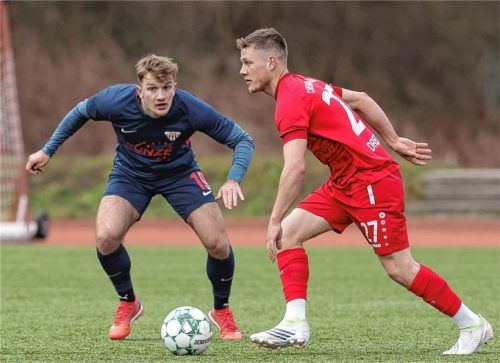 Traunsteins Alexander Dreßl und der Bruckmühler Patrick Kunze (links) treffen heute mit ihren Teams wieder aufeinander.Foto Hans Weitz