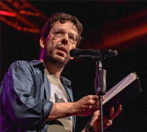 Uli Höhmann macht Pressekabarett. Mit „Gab‘s Tote?“ kommt er nach Rosenheim. Foto Starke