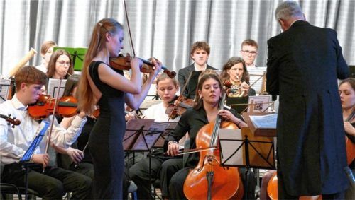 Violin-Solistin Laura Sophia Hummel meisterte bravourös die geigerischen Schwierigkeiten. Foto Janka