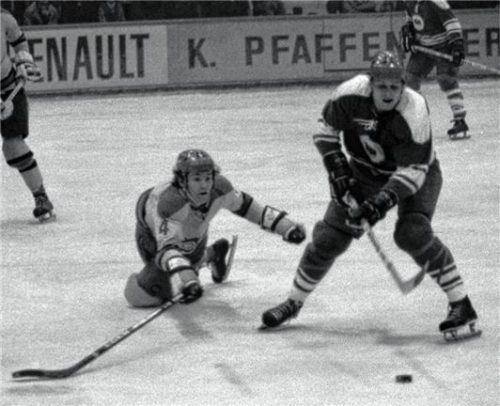 Voller Einsatz: Udo Kießling beim 9:2-Heimerfolg über Augsburg.Foto Stefan Trux