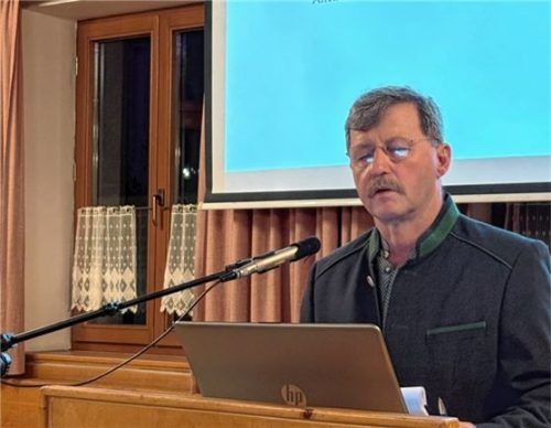 Vorsitzender Alfred Utz bei seinem Vortrag.Foto Manziger