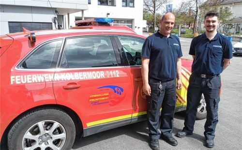 Wie sie die geplanten Änderungen des Feuerwehrgesetzes finden, haben Kommandant Armin Hörl (links) und dessen Stellvertreter Daniel Schrank von der Feuerwehr Kolbermoor im OVB-Interview verraten. Foto Mathias Weinzierl