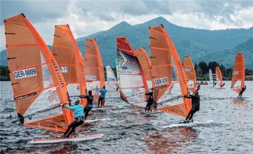 38 Surfer kämpften beim Chiemsee-Cup um den Sieg.Foto Anton Stadler