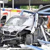 BMW rast in Tram-Häusl