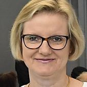 Bei Alzheimer helfen nicht nur Medikamente