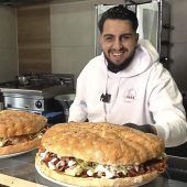 Ein Mann und sein Riesen-Döner