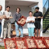 „Kolbermoorer helfen“ spenden Gebäck an Flüchtlinge