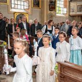 Acht junge Litzldorfer empfangen Erstkommunion