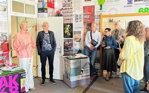 AK68-Vorsitzende Kathrin Meindl (links) im Gespräch mit Ingolf Hatz.Foto Janeczka