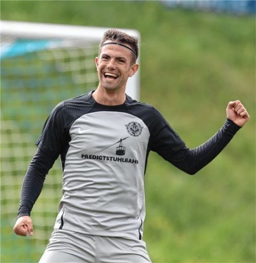 Ansteckende Freude: Wenn Leon Windisch ein Tor schießt – wie hier jüngst gegen Hallbergmoos – strahlt eine enorme Herzlichkeit aus dem 20-Jährigen.Foto Bittner