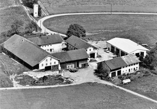 Auf dem Maierhof bei Kastl hat 1975 die Erfolgsgeschichte von Fliegl begonnen. Foto Fliegl GmbH