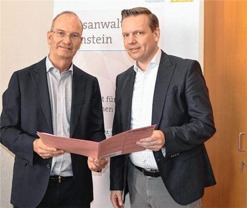 Befürchten eine hohe Dunkelziffer: Leitender Oberstaatsanwalt Dr. Wolfgang Beckstein (links) und Dr. Rainer Vietze. Foto Kretzmer-Diepold