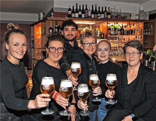 Bei Brigitte Buchner (Dritte von rechts) und ihrem Team vom Vivarium steht der Gast im Mittelpunkt.