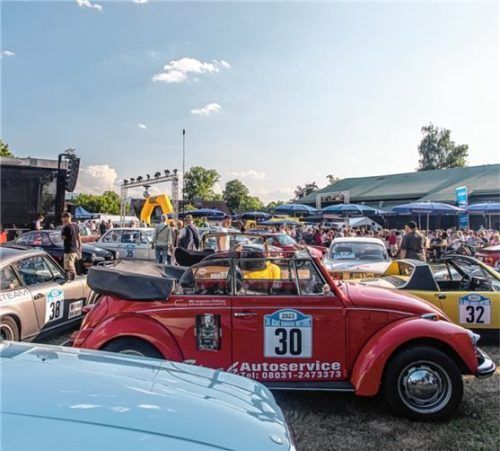 Bei der Oldie-Night werden Besucher wieder viele verschiedene Oldtimer bestaunen können. Foto re