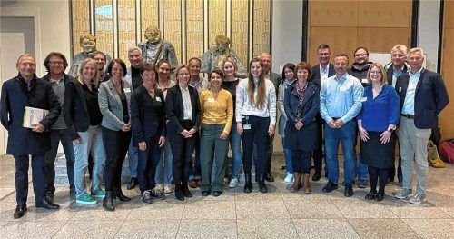 Bei der Vorstellung des Projekts „Streitförderer“ trafen sich die Mitstreiter im Landratsamt.Foto Landratsamt Rosenheim.
