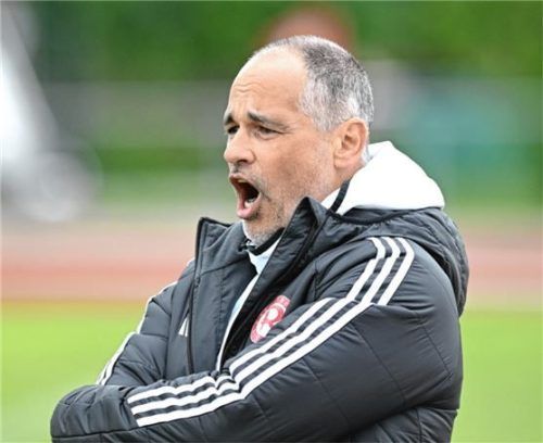 Bleibt: Trainer Helmut Lucksch leitet 1860 Rosenheim auch in der neuen Landesliga-Spielzeit an.Foto Hans-Jürgen Ziegler