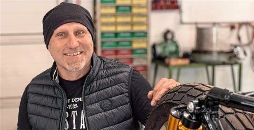 Christian Klein aus Kraiburg hat sich auf den Umbau von Custom-Bikes spezialisiert. Aus jedem Motorrad von der Stange zaubert er Design-Unikate. Fotos Andrea Klemm