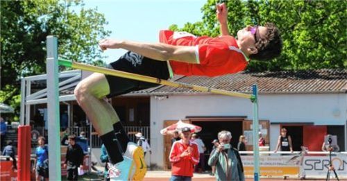 Clemens Bleiziffer überquerte zwei Meter.Foto Ludwig Stuffer
