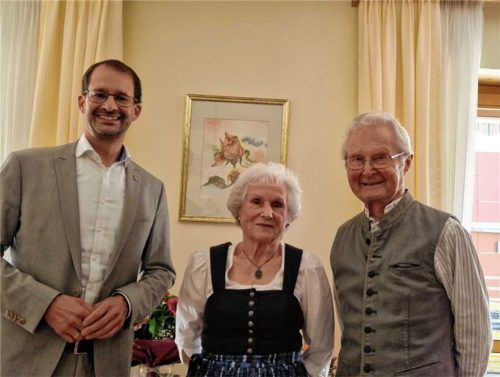 Das Ehepaar Badstuber hat zu ihrem 65-jährigen Ehejubiläum die Glückwünsche von Oberbürgermeister März entgegengenommen. Foto Sophie Mischner