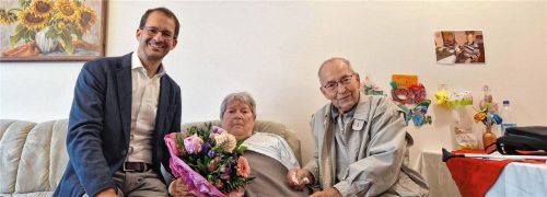 Das Ehepaar Ingrid und Karl Reinold ist seit 65 Jahren verheiratet. Oberbürgermeister Andreas März kam zur Gratulation zu Besuch.Foto Mischner