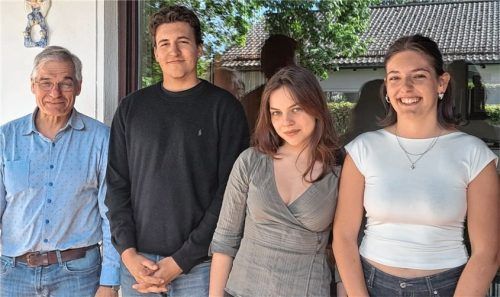 Das Führungsteam des Orchesters „Die Arche“: (von links) Dirigent Rainer Heilmann-Mirow, Severin Herzog, Anna Papousek und Sophie Gratzl.Foto re