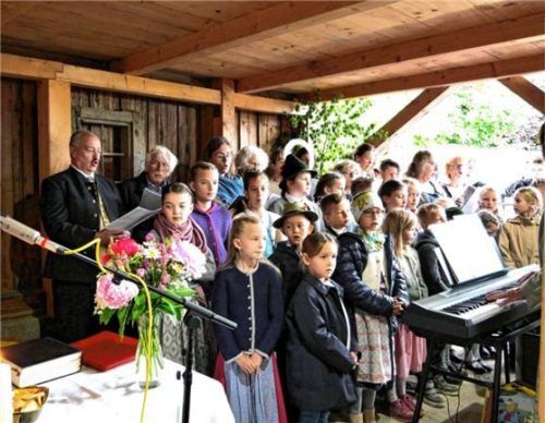 Der Kinder- und Rhythmus-Chor sorgte für die musikalische Begleitung der Feierlichkeiten. Fotos Merk