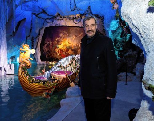 Der Ministerpräsident in der Venusgrotte in Schloss Linderhof. Immer wieder wird er für seine medienwirksamen Auftritte gescholten, kürzlich für ein Selfie mit Bundespräsident Walter Steinmeier bei der Beerdigung von Papst Franziskus in Rom.Foto Dpa