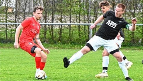 Der SV Westerndorf (am Ball Fabian Martinus) und der TuS Bad Aibling sind bereits am Freitag im Einsatz.Foto Obermaier