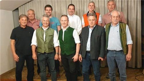 Der Vorstand: (von links): Karl Banjai, Johann Bernpaintner, Florian Stein, Bernhard Braun, Martin Hofmüller, (hinten) Klaus Gantner, Christian Roß, Markus Jakob, Thomas Demmel und Josef Gantner. Fotos Kreishandwerkerschaft Rosenheim