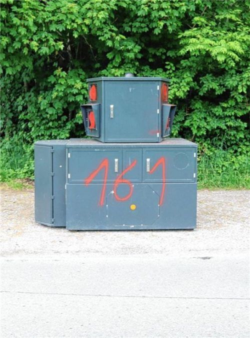 Die aufgesprühte Zahlenkombination „161“ könnte für „antifaschistische Aktion“ (AFA) stehen.