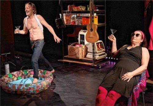 Die Bühne als Spiegel des eigenen Lebens: Susan Hecker als Anke und Hilmar Henjes als Theo.Foto flamm