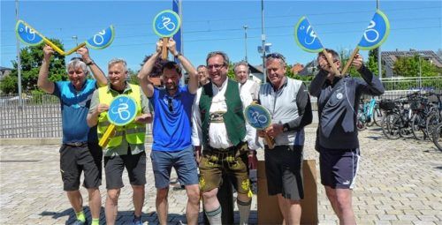 Die Bürgermeister aus Bad Aibling und dem Umland beim Startschuss für die Aktion „Stadtradeln“ – noch können sich Interessierte jederzeit anmelden, um mitzumachen und Kilometer zu sammeln. Foto re