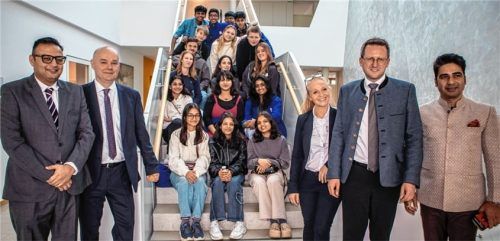 Die deutsch-indische Delegation mit Bürgermeister Stephan Schlier (Zweiter von rechts) und Zweiter Bürgermeisterin Kirsten Hieble-Fritz (Dritte von rechts)Fotos stache