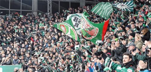 Die Fans der Starbulls Rosenheim müssen sich zur neuen Saison auf einige Änderungen gefasst machen. Foto Ziegler