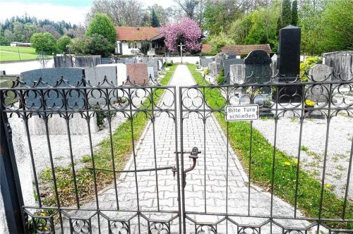 Die Friedhofsgebühren in Prien und St. Salvator sind neu berechnet worden.Foto Hötzelsperger